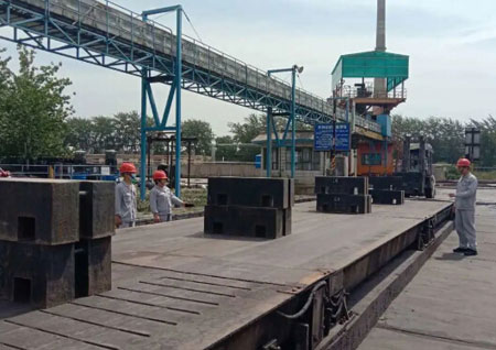 地磅校驗(yàn)現(xiàn)場(chǎng)